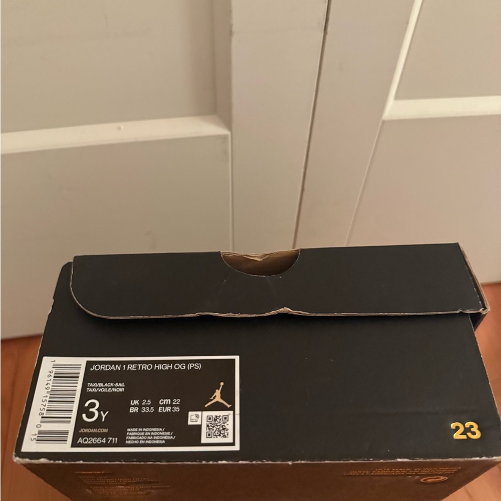 Jordan 1 Retro High OG PS Black and Gold Sneakers